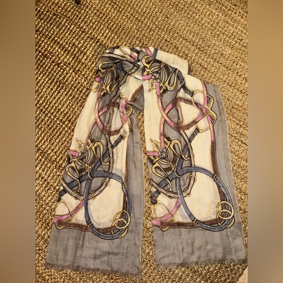 Captiva Cavallo Cashmere Scarf with chain print very light weight - Picture 5 of 8